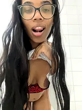 raphaelasoares online show from November 9, 2025, 7:06 am