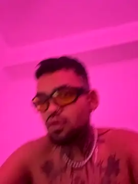 Snapshot of robinmalo chatting on October 20, 2025, 12:11 am robinmalo online show from October 20, 2025, 12:11 am
