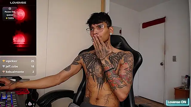 nathan aress6666 online show from December 1, 2025, 11:10 pm