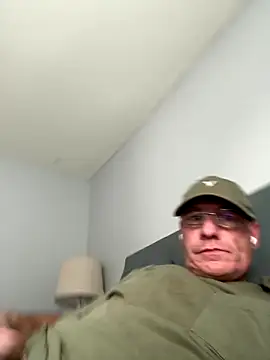 Snapshot of Kneetoe2025 chatting on December 18, 2025, 6:58 pm Kneetoe2025 online show from December 18, 2025, 6:58 pm