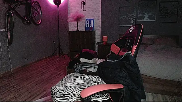 Snapshot of AuroraKeepFuck chatting on November 7, 2025, 12:32 am AuroraKeepFuck online show from November 7, 2025, 12:32 am