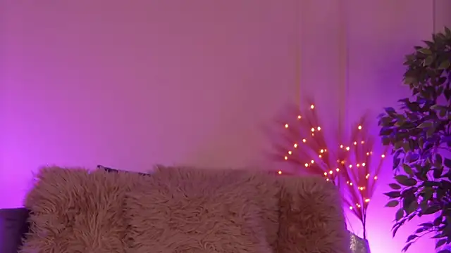 CrystalRedx online show from December 18, 2025, 5:46 am