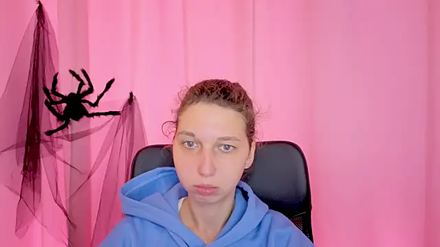 CuteEllii online show from November 11, 2025, 11:10 am