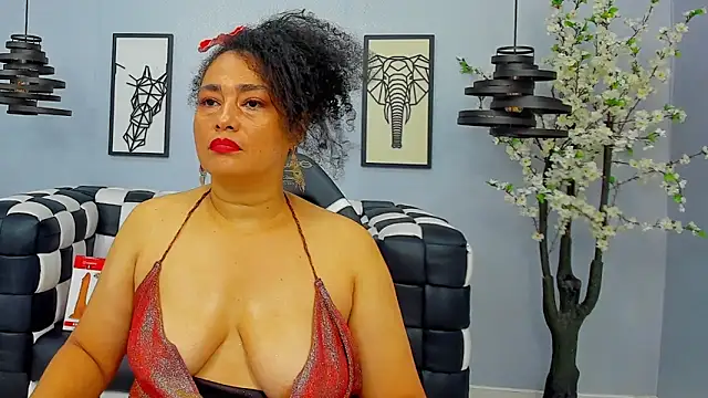 Snapshot of Bianca_Millf chatting on April 9, 2026, 6:19 am Bianca Millf online show from April 9, 2026, 6:19 am