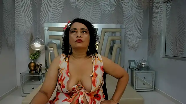 Snapshot of Bianca_Millf chatting on April 11, 2026, 4:17 am Bianca Millf online show from April 11, 2026, 4:17 am