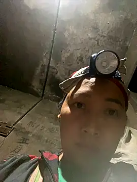 Snapshot of Top_x chatting on November 7, 2025, 11:05 pm Top x online show from November 7, 2025, 11:05 pm