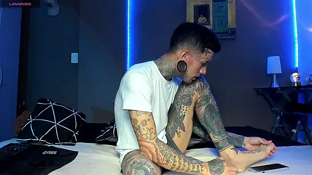 cleoo jhonny online show from March 15, 2026, 4:07 am