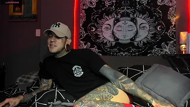 cleoo jhonny online show from April 13, 2026, 6:52 am