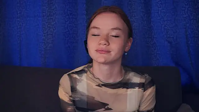 KarlynGow online show from October 31, 2025, 6:47 am