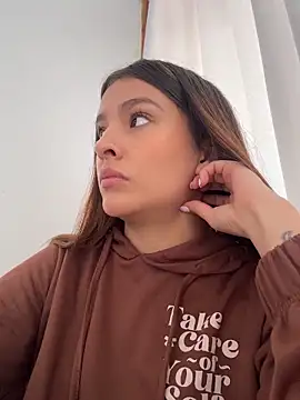 Talia Bonet online show from May 12, 2026, 12:57 pm