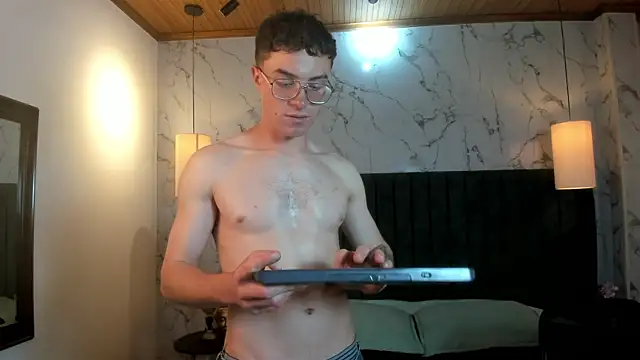 Snapshot of Lil_James chatting on May 4, 2026, 8:05 pm Lil James online show from May 4, 2026, 8:05 pm