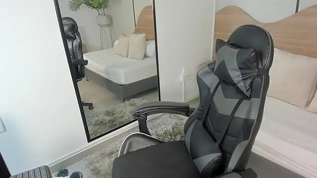 Snapshot of mia_collins96 chatting on November 26, 2025, 2:45 am mia collins96 online show from November 26, 2025, 2:45 am