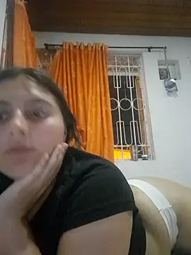 Layla Latina online show from January 13, 2026, 1:55 am