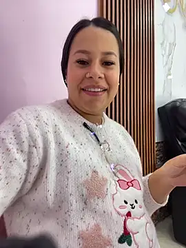 PaulaCruz01 online show from February 13, 2026, 7:10 pm