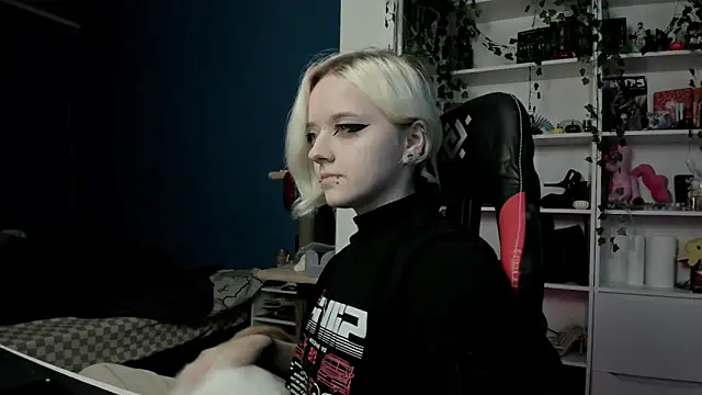 Holy Mistress S online show from November 5, 2025, 9:42 am