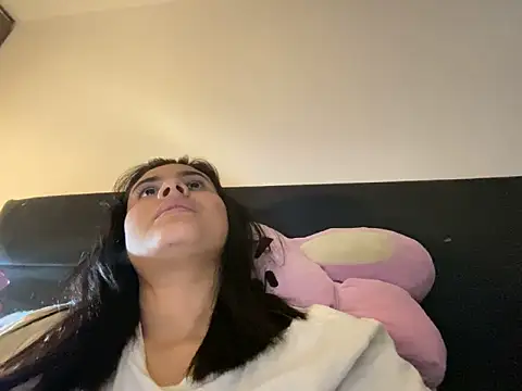 Snapshot of Cloebaker12 chatting on February 25, 2026, 11:25 pm Cloebaker12 online show from February 25, 2026, 11:25 pm