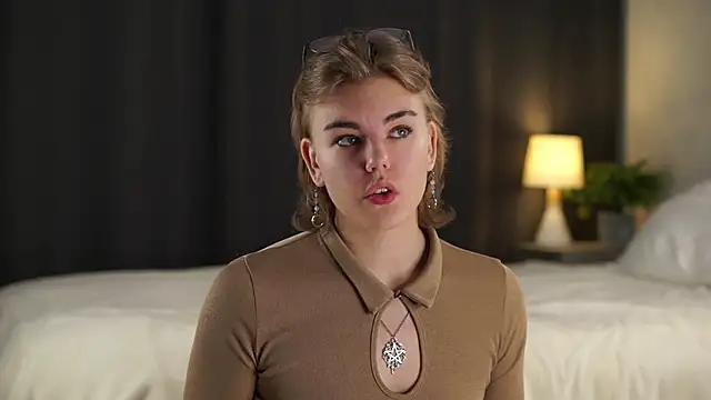 MelodyBaur online show from November 6, 2025, 11:33 am