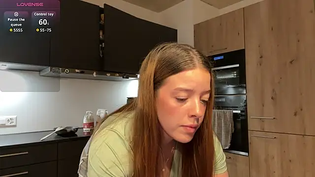 Snapshot of allisonwhite222 chatting on November 4, 2025, 2:38 pm allisonwhite222 online show from November 4, 2025, 2:38 pm