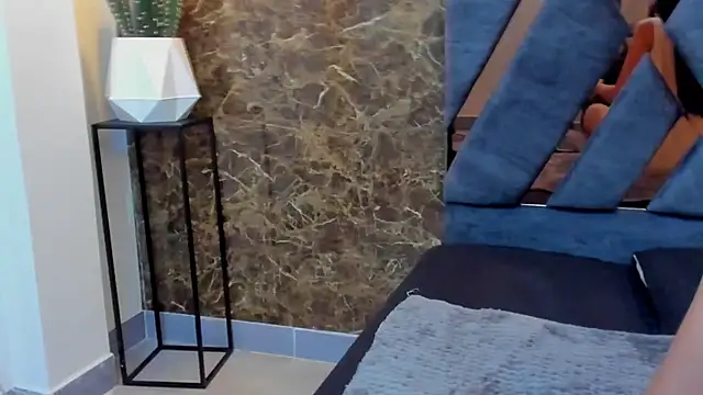 sydney miller  online show from October 25, 2025, 11:21 pm