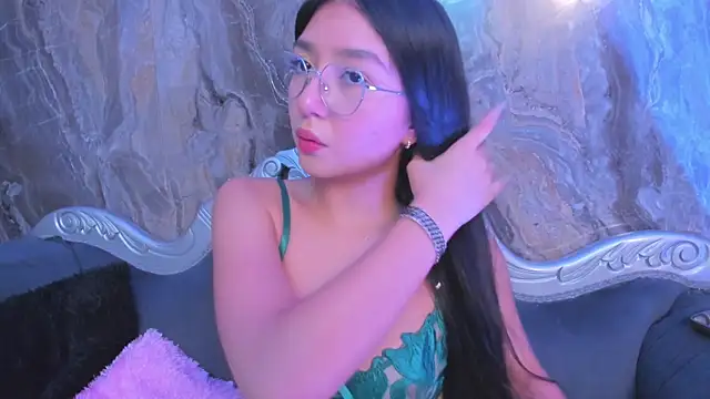 sydney miller  online show from December 22, 2025, 11:24 pm