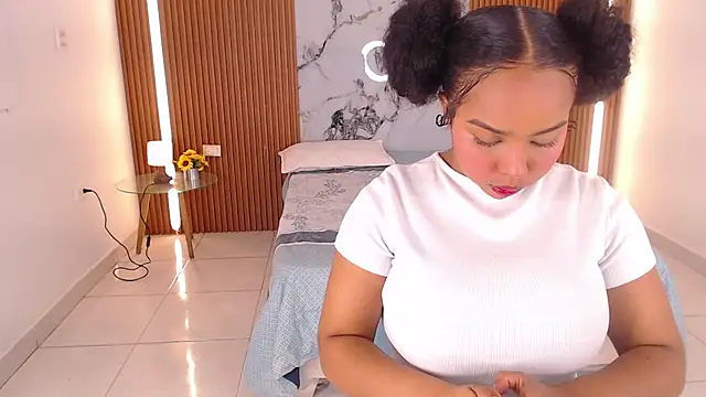 rosselyn  online show from March 7, 2026, 12:02 pm