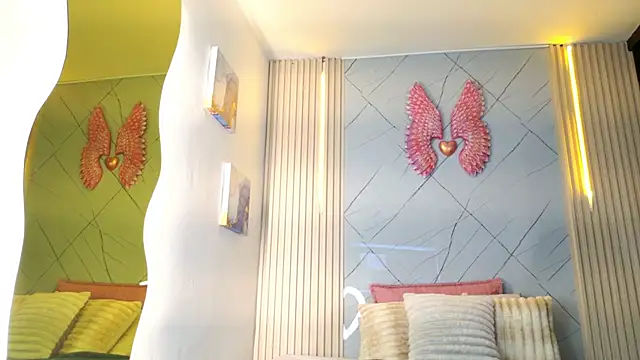 Sara swift9 online show from November 19, 2025, 8:09 pm