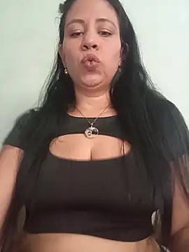 LeilaTaylor online show from February 18, 2026, 3:52 pm