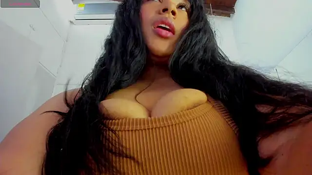 Snapshot of EmmadaSilva chatting on May 27, 2026, 7:11 pm EmmadaSilva online show from May 27, 2026, 7:11 pm