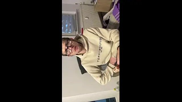 StephPra94 online show from May 9, 2026, 10:04 pm
