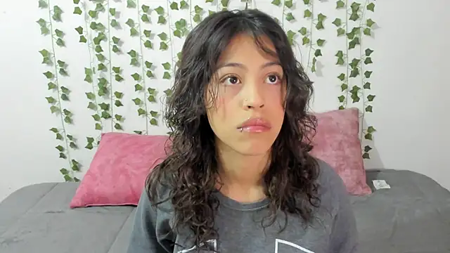 emily jonessxx online show from January 17, 2026, 3:28 pm