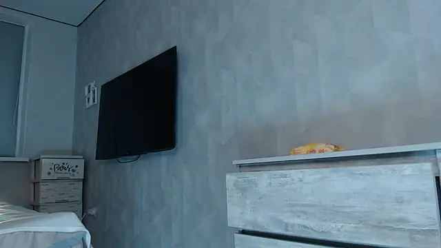 little paw  online show from April 3, 2026, 8:40 pm