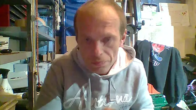 tommy3300 online show from April 27, 2026, 3:26 am