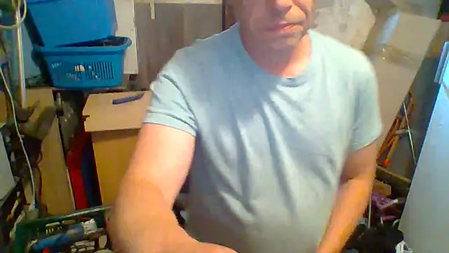 Snapshot of tommy3300 chatting on May 30, 2026, 6:21 am tommy3300 online show from May 30, 2026, 6:21 am