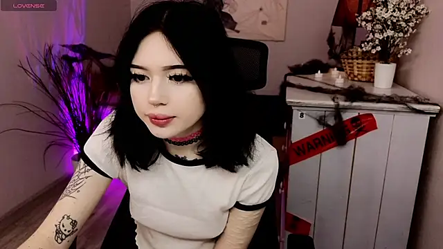 Snapshot of Emma_Kirks chatting on October 30, 2025, 10:38 am Emma Kirks online show from October 30, 2025, 10:38 am