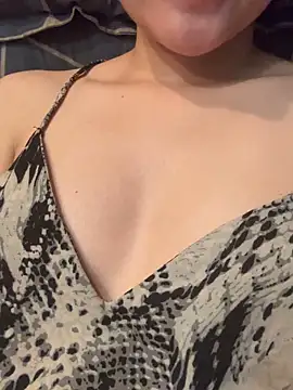 Snapshot of Emily-y chatting on February 1, 2026, 12:48 pm Emily-y online show from February 1, 2026, 12:48 pm