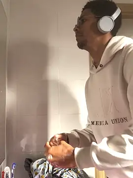 Albert Madrid online show from November 6, 2025, 1:45 pm