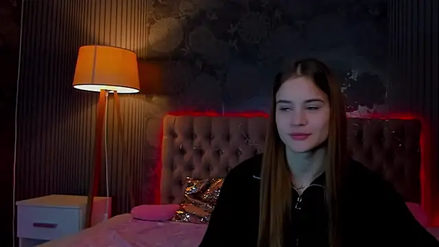 LuisaClover online show from November 29, 2025, 1:47 pm