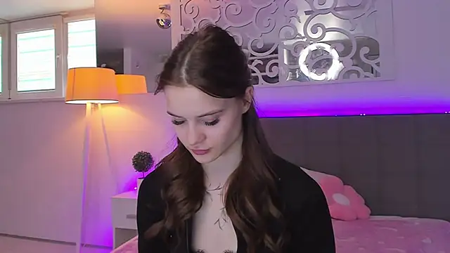 LuisaClover online show from March 14, 2026, 1:16 pm