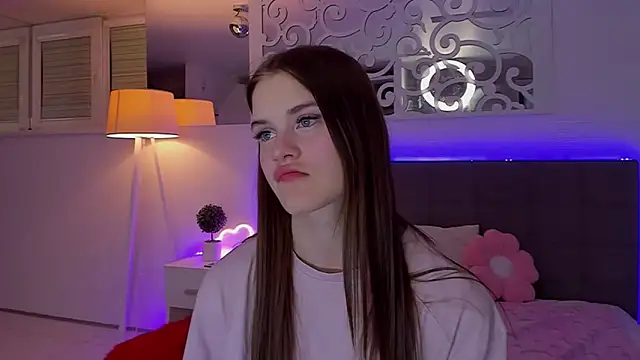 LuisaClover online show from April 11, 2026, 7:40 pm