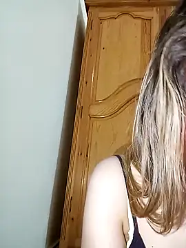 indilasixeey online show from February 3, 2026, 3:26 am