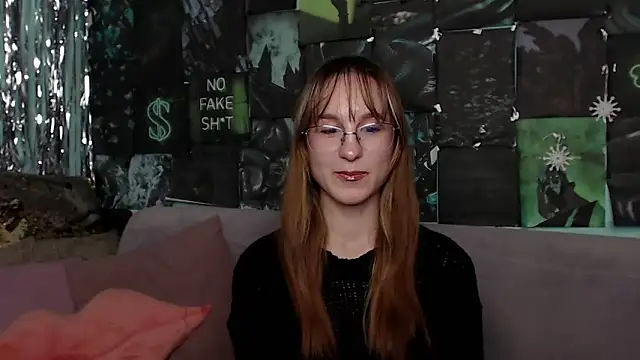 AlishaKellyi online show from October 24, 2025, 5:37 am