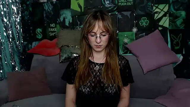 AlishaKellyi online show from April 4, 2026, 4:48 pm