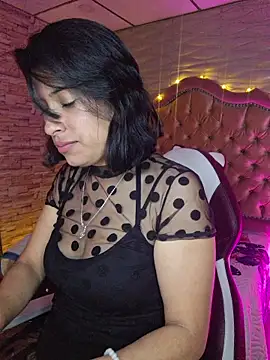 Roxanne Han online show from November 23, 2025, 11:54 am