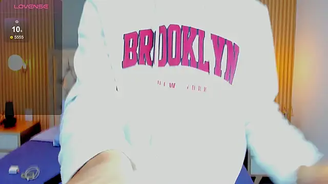 Maxii18  online show from January 7, 2026, 3:20 am