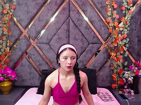 JulietaDiamond online show from November 24, 2025, 7:35 pm