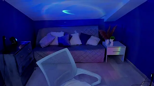 MadamMilly  online show from November 26, 2025, 6:47 am