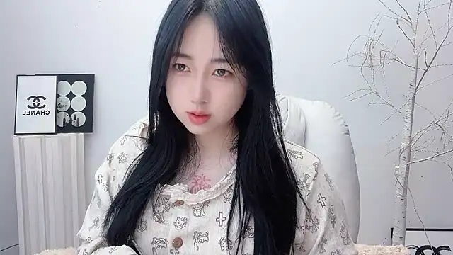 Love-hanzaizai718 online show from November 18, 2025, 8:02 pm