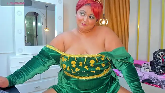 Hanna curvy  online show from October 28, 2025, 11:58 am