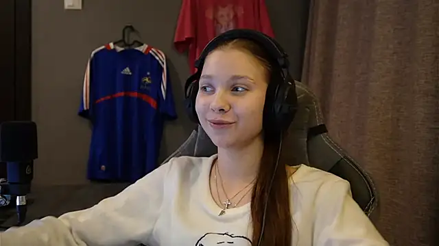 Softixq online show from November 18, 2025, 3:38 pm