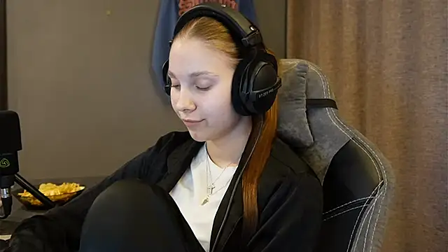 Softixq online show from November 23, 2025, 2:28 pm